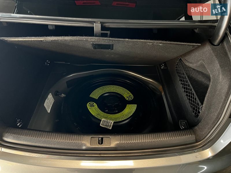 Седан Audi A4 2015 в Киеве