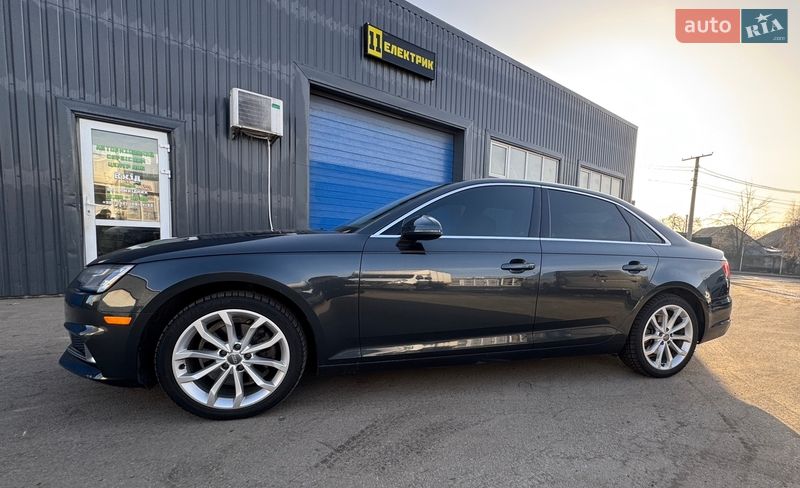 Седан Audi A4 2018 в Киеве