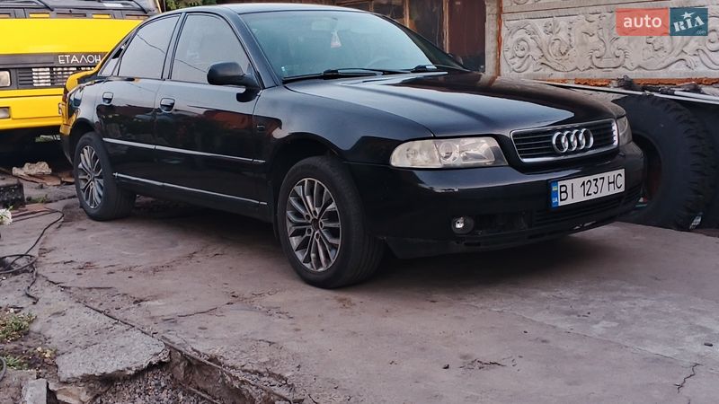 Седан Audi A4 1999 в Глобиному