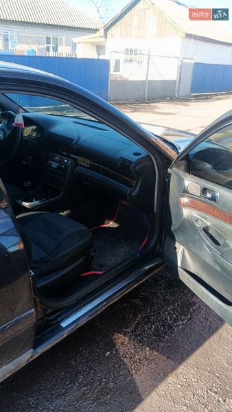 Седан Audi A4 1999 в Глобиному