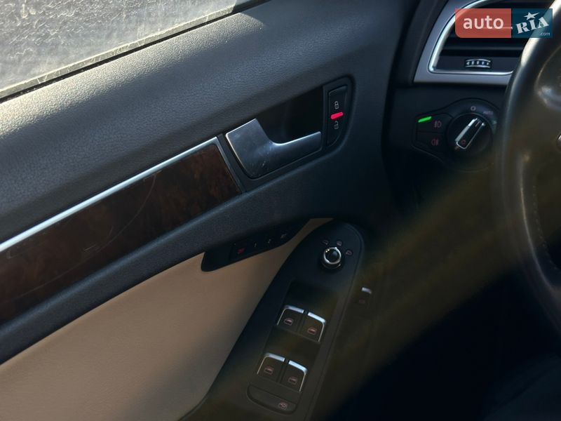 Седан Audi A4 2012 в Львові