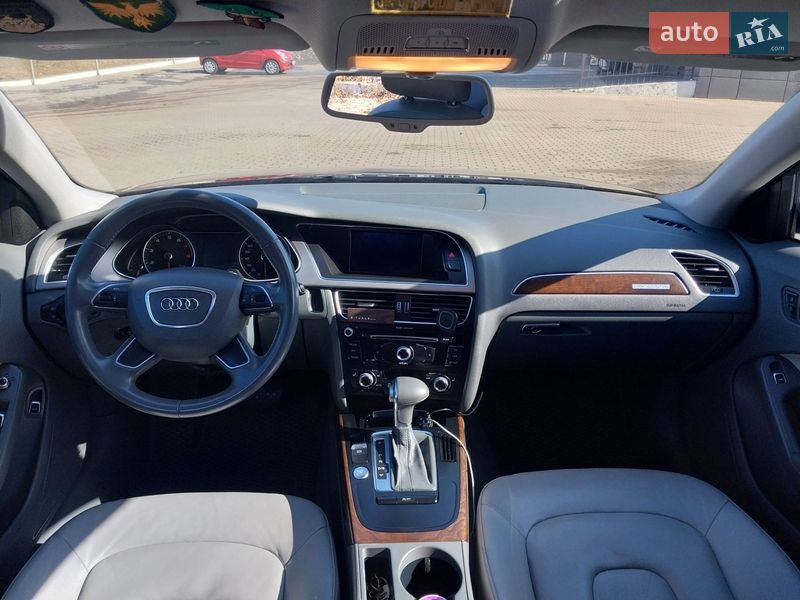 Седан Audi A4 2013 в Ровно