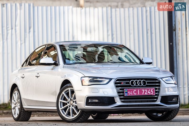 Седан Audi A4 2013 в Львове