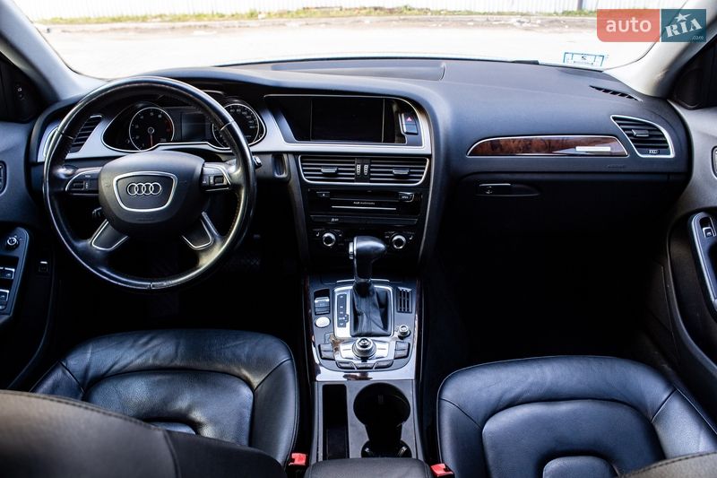 Седан Audi A4 2013 в Львове