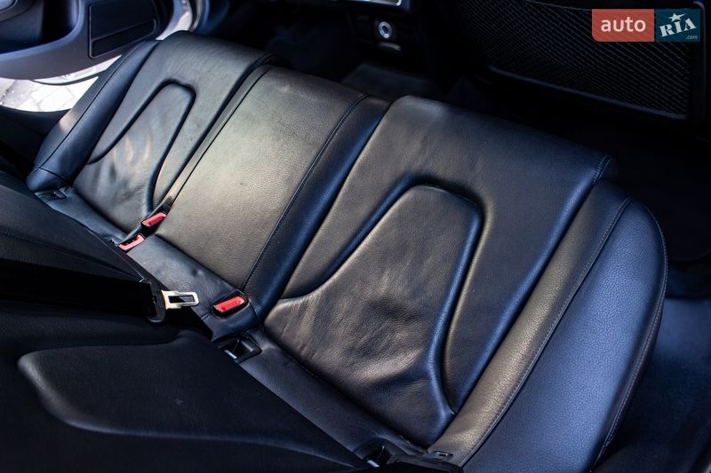 Седан Audi A4 2013 в Львове