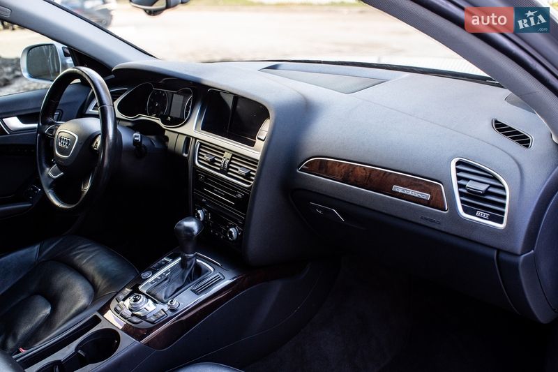 Седан Audi A4 2013 в Львове