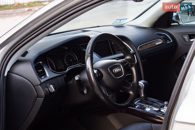 Седан Audi A4 2013 в Львове