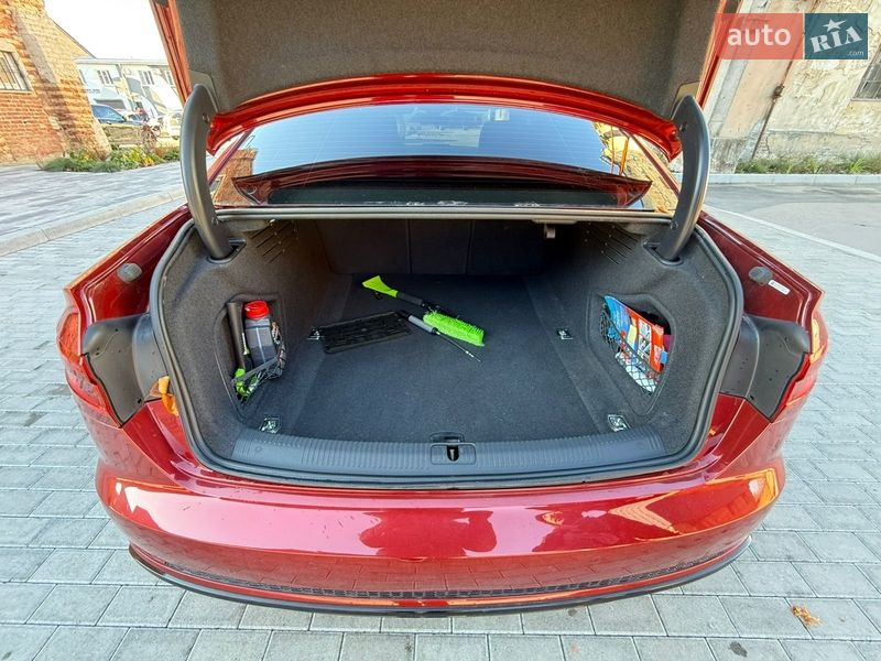 Седан Audi A4 2019 в Чернівцях