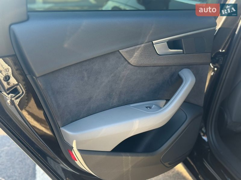 Седан Audi A4 2017 в Киеве