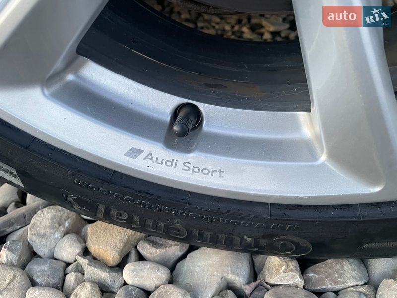 Седан Audi A4 2023 в Стрые