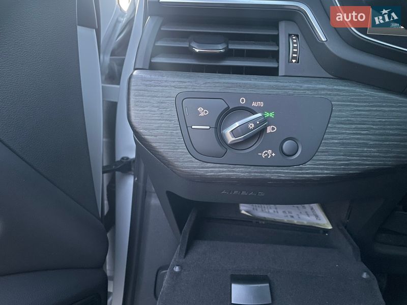 Седан Audi A4 2023 в Стрые