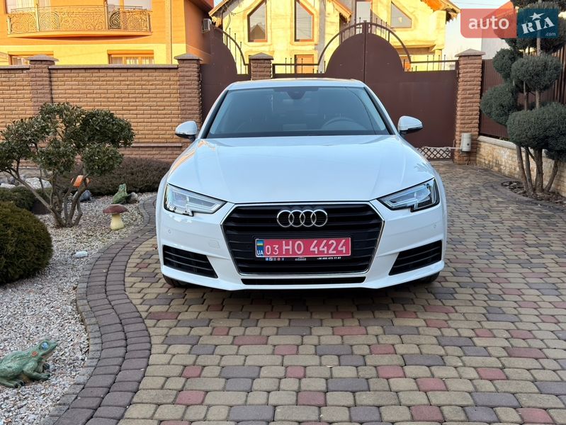 Седан Audi A4 2020 в Мукачево