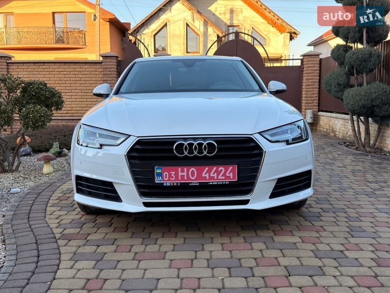 Седан Audi A4 2020 в Мукачево