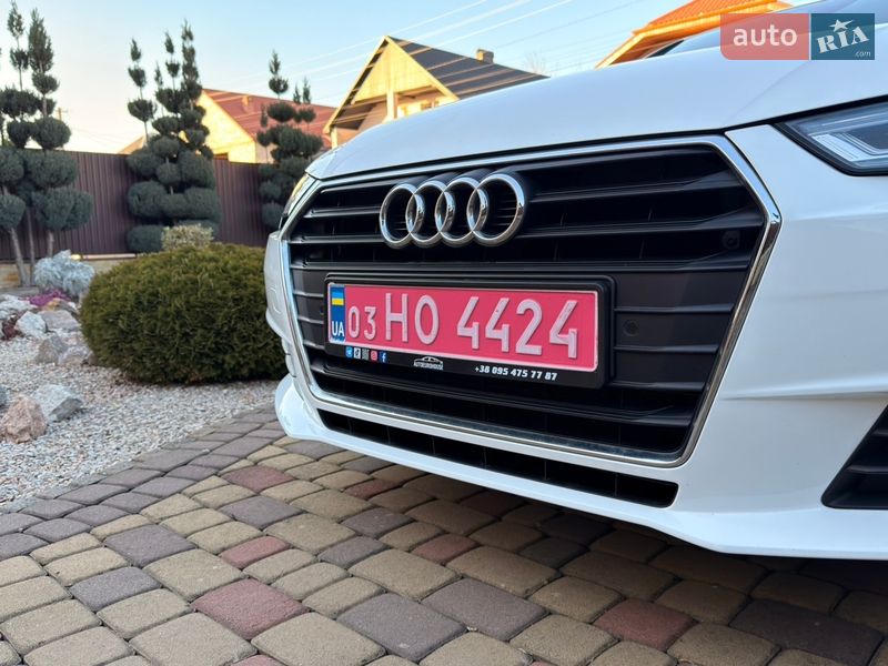 Седан Audi A4 2020 в Мукачево
