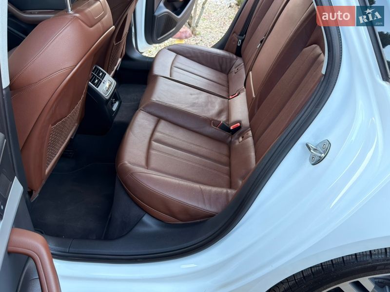 Седан Audi A4 2020 в Мукачево