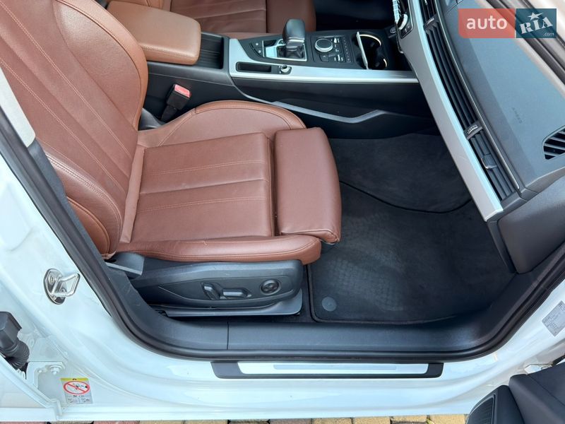 Седан Audi A4 2020 в Мукачево
