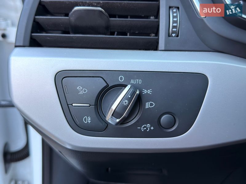 Седан Audi A4 2020 в Мукачево