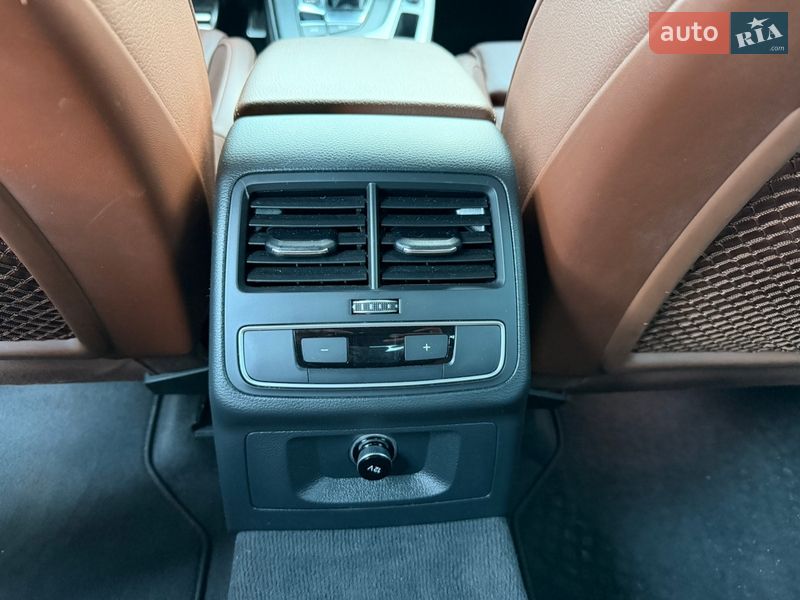 Седан Audi A4 2020 в Мукачево