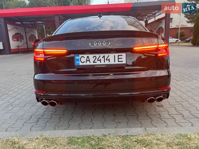 Седан Audi A4 2016 в Черкассах