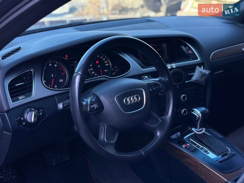 Седан Audi A4 2012 в Стрию