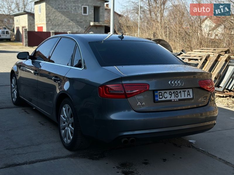 Седан Audi A4 2012 в Стрию