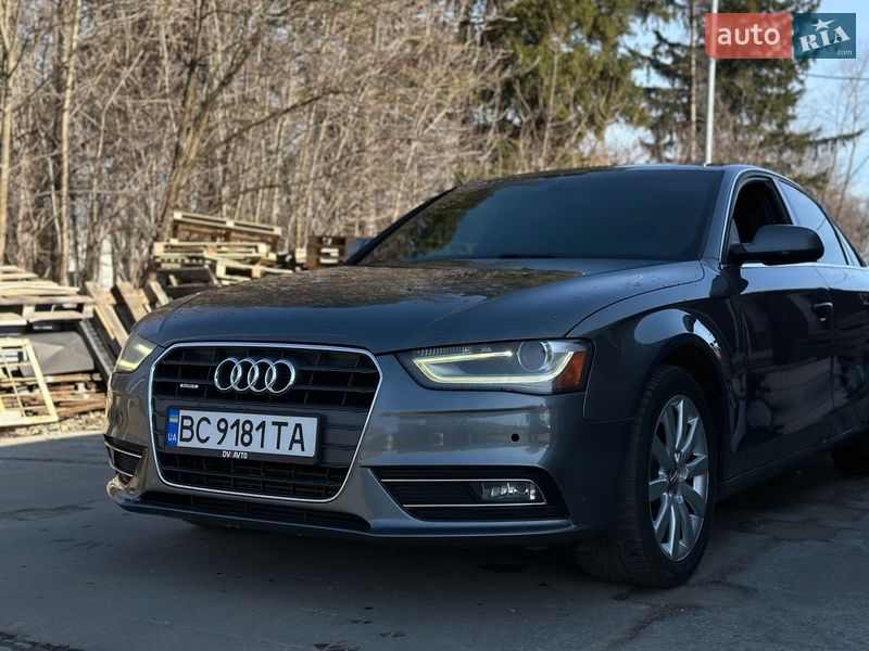 Седан Audi A4 2012 в Стрию