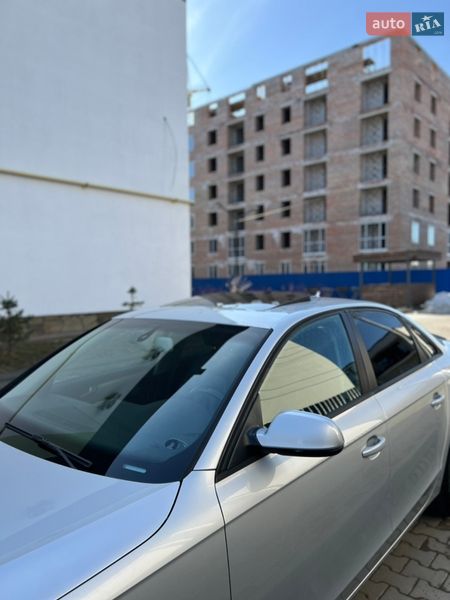 Седан Audi A4 2012 в Луцке