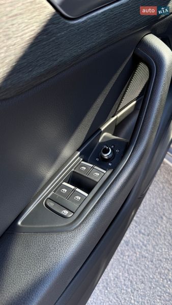 Седан Audi A4 2017 в Днепре