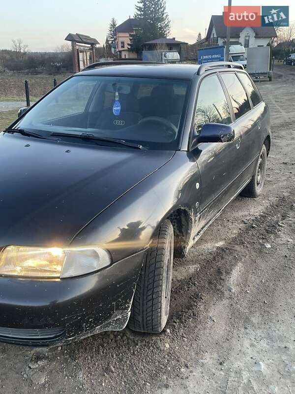 Универсал Audi A4 1996 в Рава-Русской