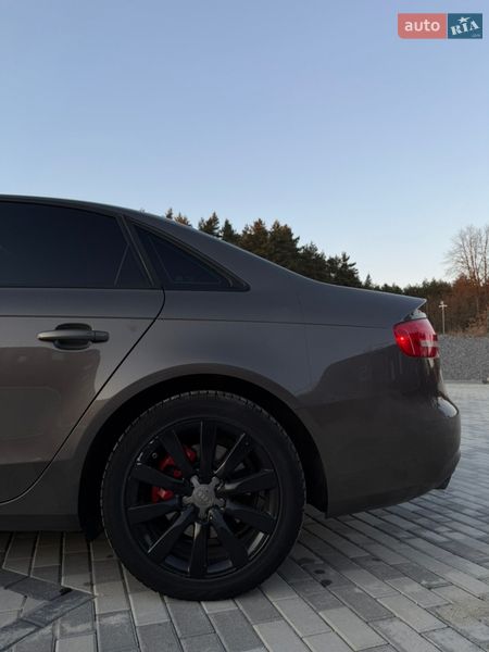 Седан Audi A4 2014 в Львові