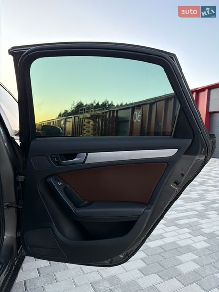 Седан Audi A4 2014 в Львові