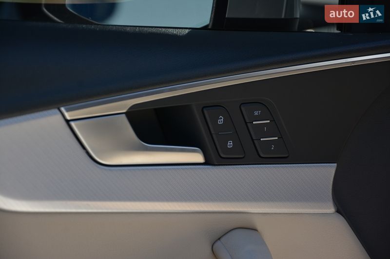 Седан Audi A4 2018 в Киеве