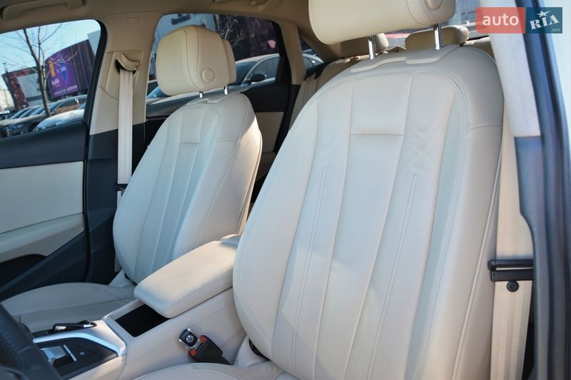 Седан Audi A4 2018 в Киеве