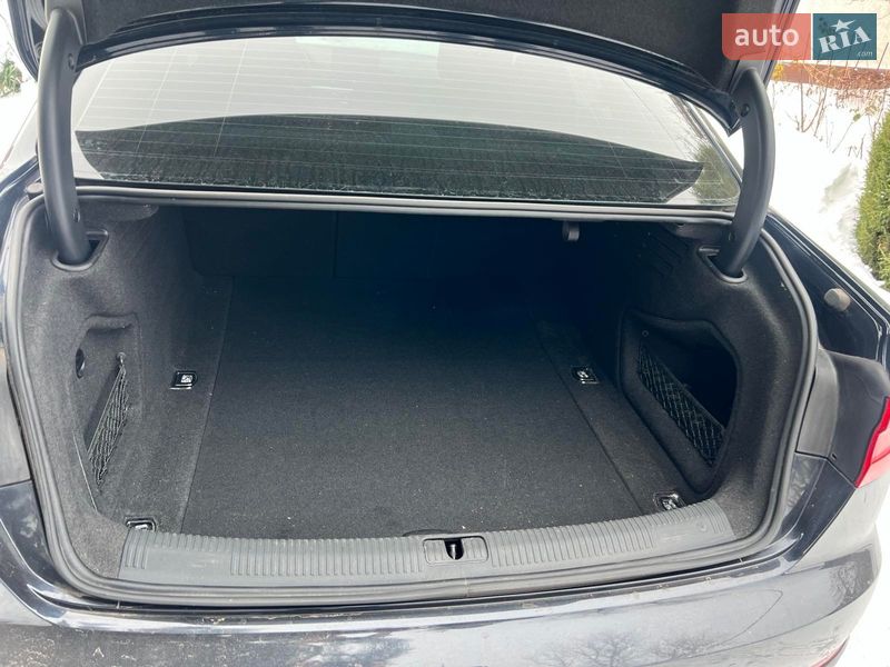 Седан Audi A4 2018 в Кременчуге