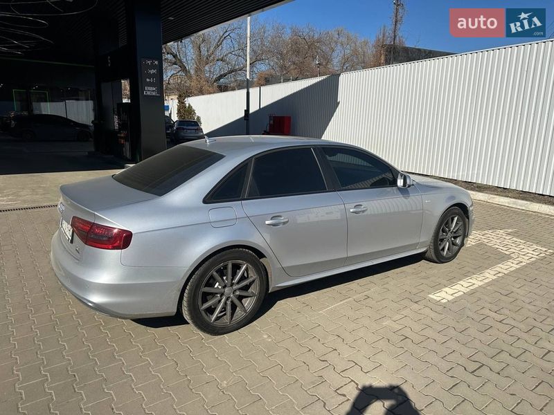 Седан Audi A4 2015 в Киеве