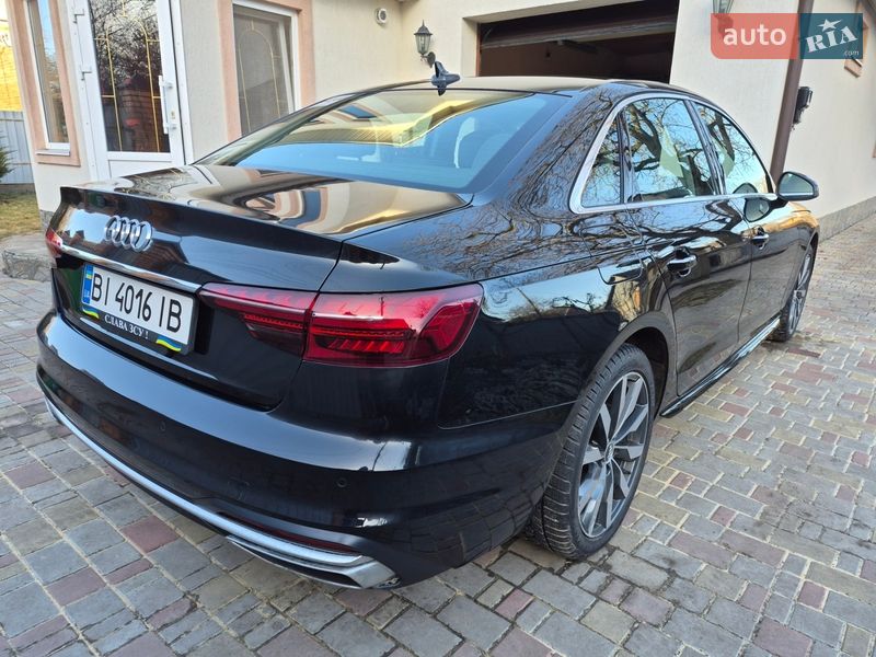Седан Audi A4 2020 в Карловке
