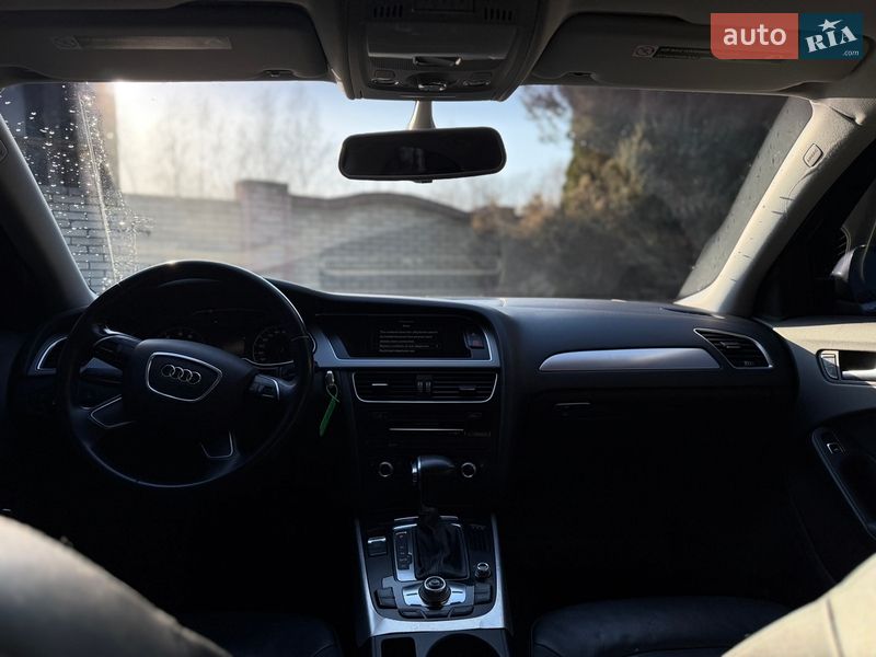 Седан Audi A4 2014 в Самборі