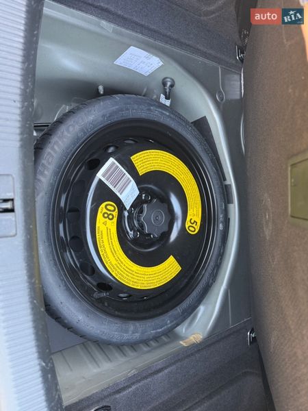 Седан Audi A4 2014 в Самборі