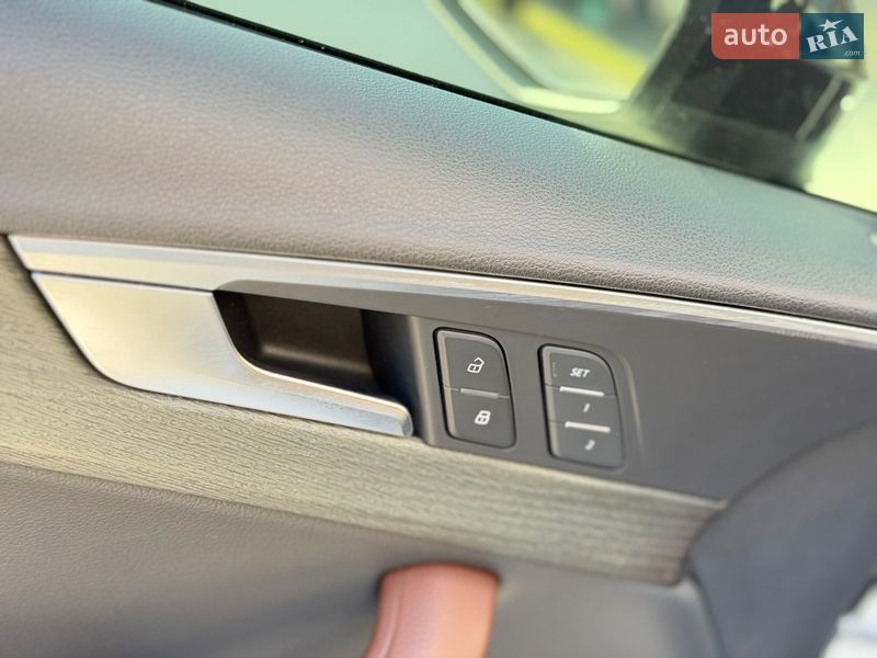 Седан Audi A4 2018 в Запорожье