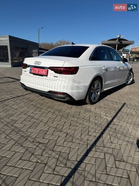Седан Audi A4 2022 в Полтаві