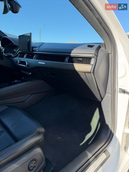 Седан Audi A4 2022 в Полтаві