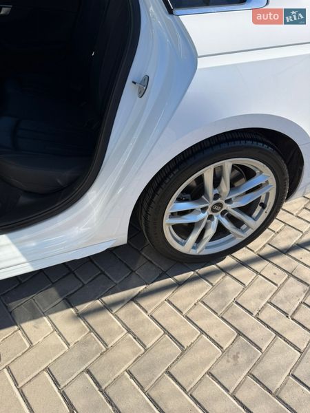 Седан Audi A4 2022 в Полтаві