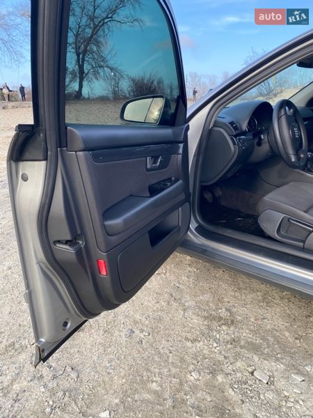 Седан Audi A4 2003 в Кременчуці