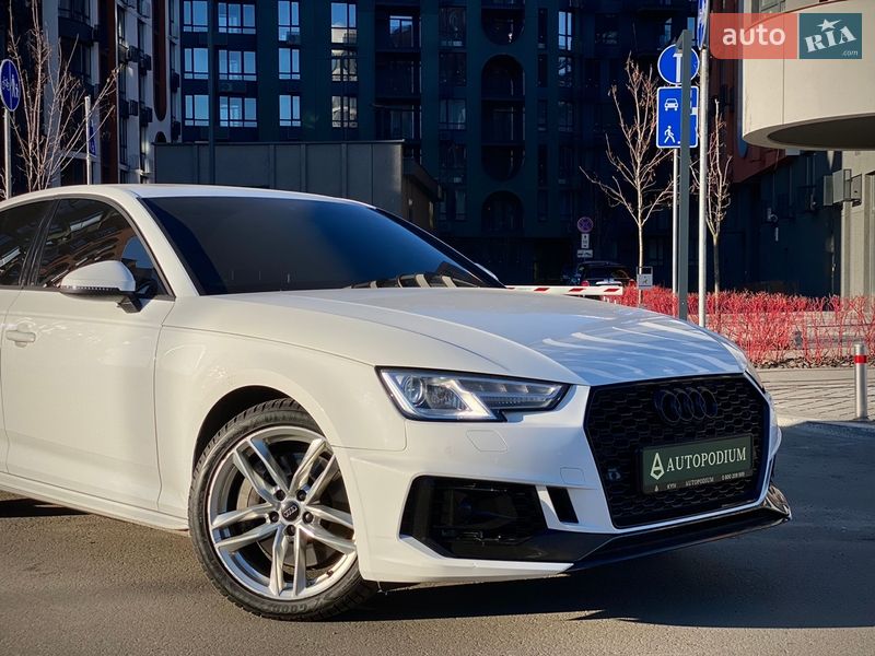 Седан Audi A4 2016 в Киеве