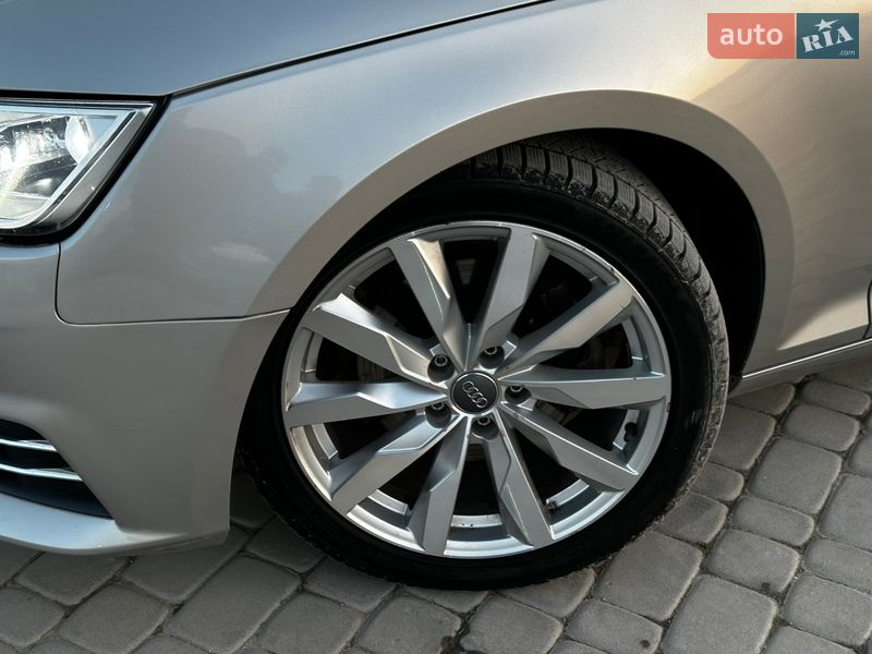Седан Audi A4 2017 в Львові