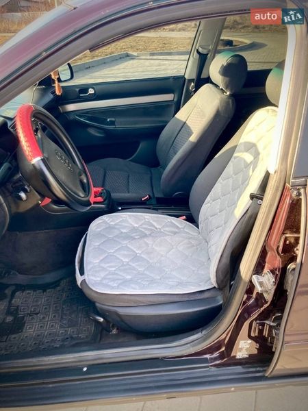 Седан Audi A4 1995 в Здолбуніві