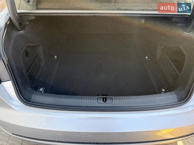 Седан Audi A4 2017 в Львове
