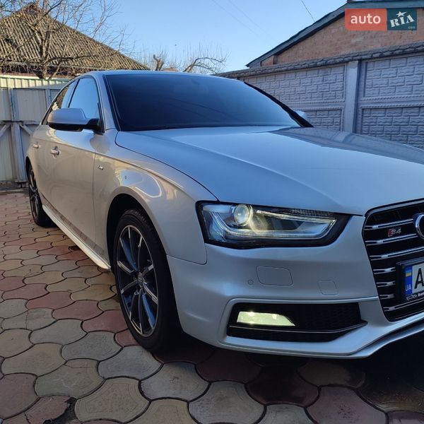 Седан Audi A4 2013 в Пирятине