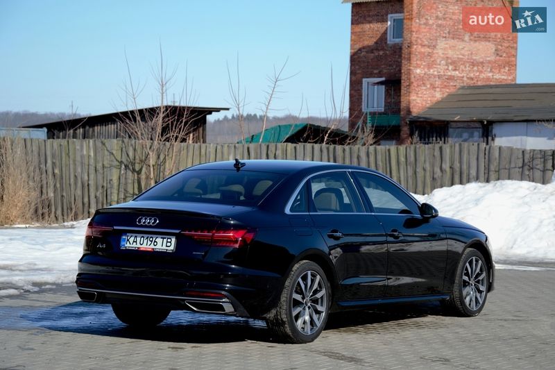 Седан Audi A4 2023 в Житомирі