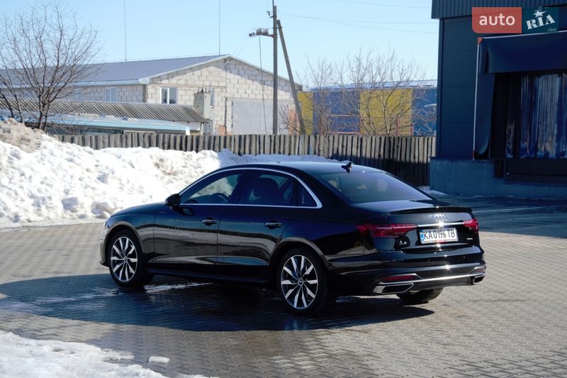 Седан Audi A4 2023 в Житомирі